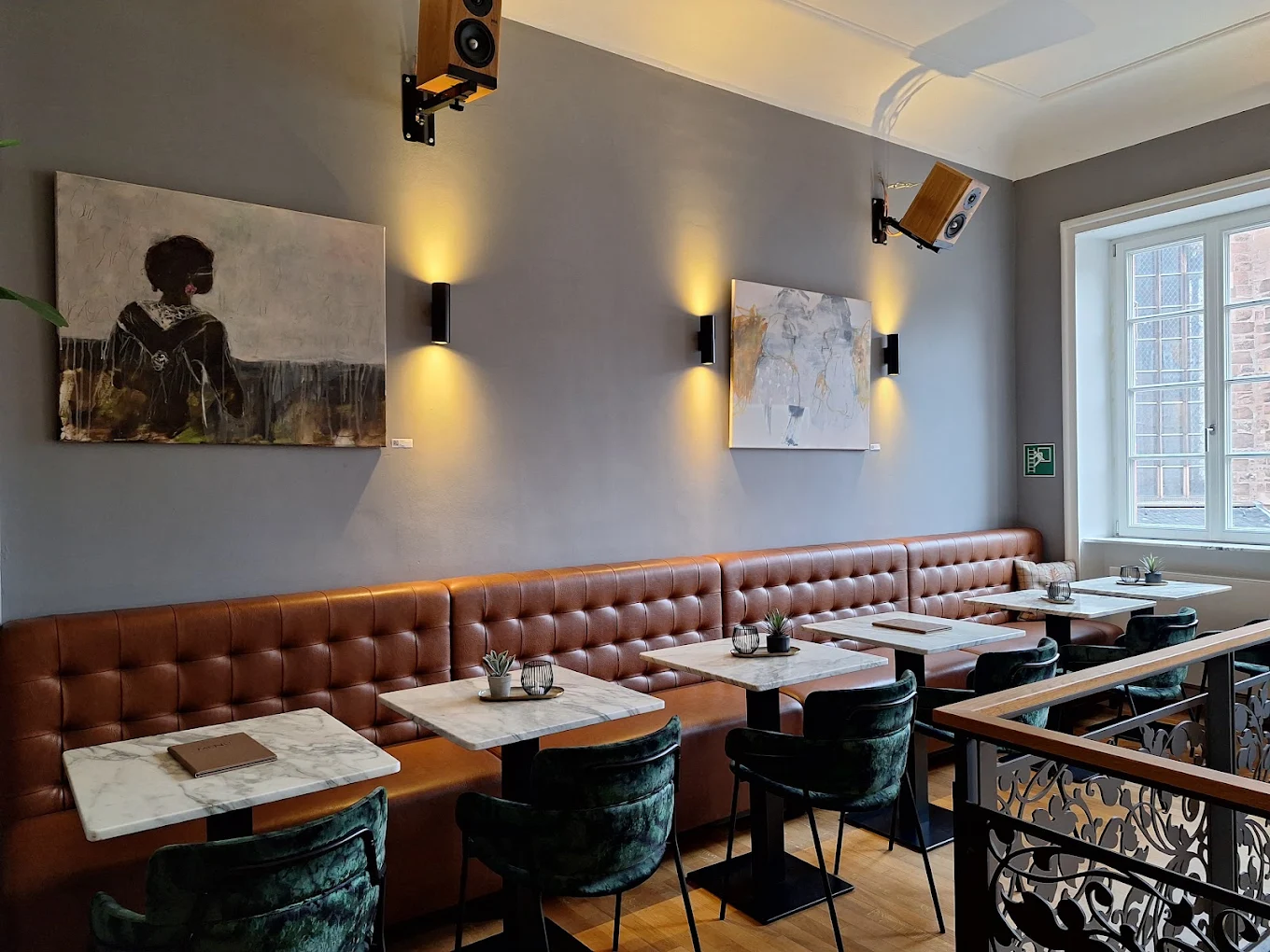 Sitzbereich mit warmem Licht